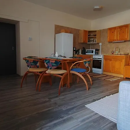 Tulipan Apartman Apartment