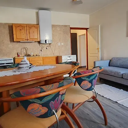 Tulipan Apartman * Abádszalók