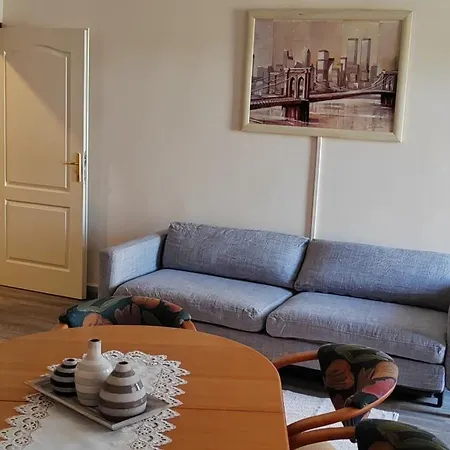 Apartment Tulipan Apartman *