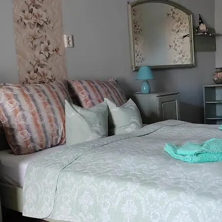 Tulipan Apartman Apartment