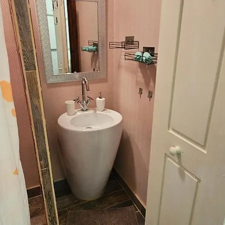 Tulipan Apartman * Abádszalók